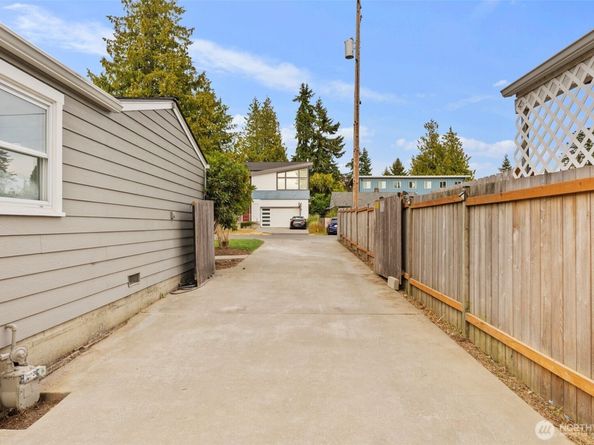 12515 Phinney Avenue N, Seattle WA 98133