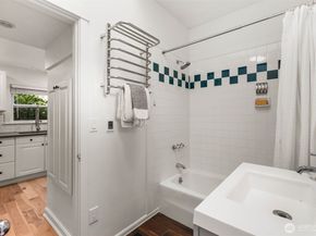 12515 Phinney Avenue N, Seattle WA 98133