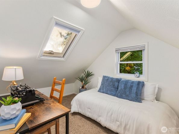 12515 Phinney Avenue N, Seattle WA 98133