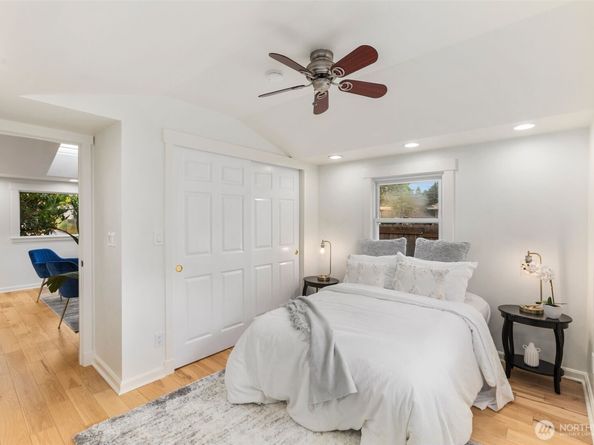 12515 Phinney Avenue N, Seattle WA 98133