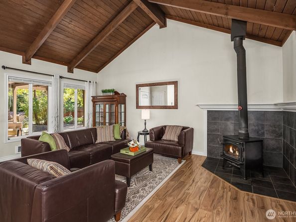 18460 NE Woodinville Duvall Place, Woodinville WA 98077