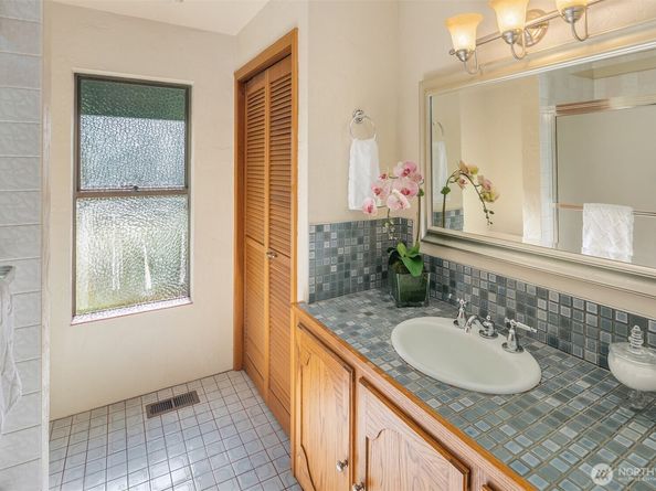 16409 NE 43rd Ct, Redmond WA 98052