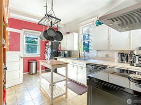 5253 Brooklyn Avenue NE, Seattle WA 98105