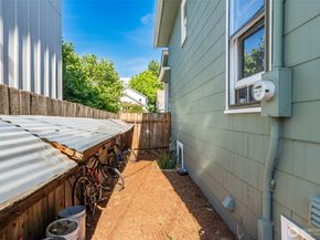 5253 Brooklyn Avenue NE, Seattle WA 98105