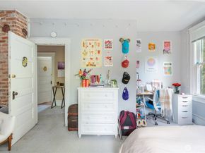5253 Brooklyn Avenue NE, Seattle WA 98105
