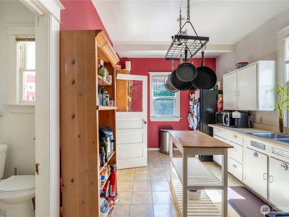 5253 Brooklyn Avenue NE, Seattle WA 98105