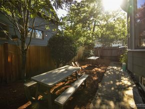 5253 Brooklyn Avenue NE, Seattle WA 98105