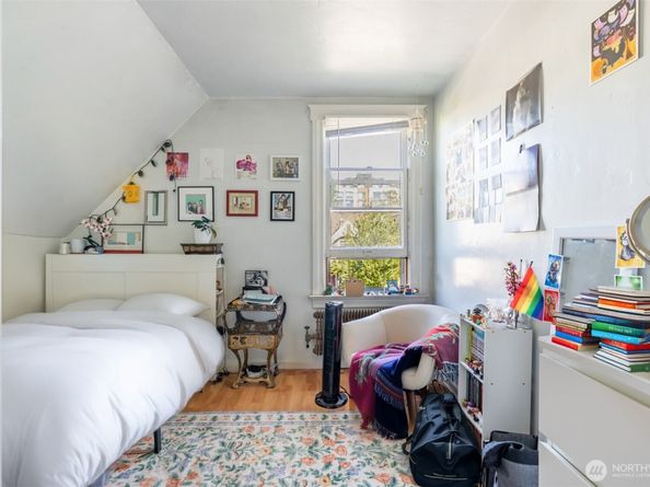 5253 Brooklyn Avenue NE, Seattle WA 98105