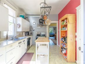 5253 Brooklyn Avenue NE, Seattle WA 98105