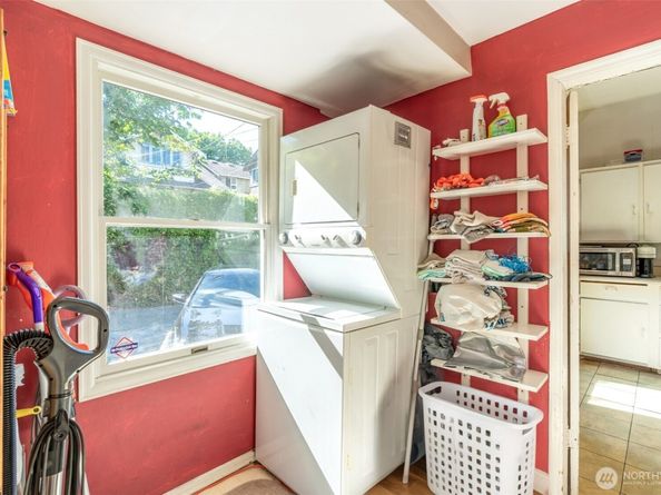 5253 Brooklyn Avenue NE, Seattle WA 98105