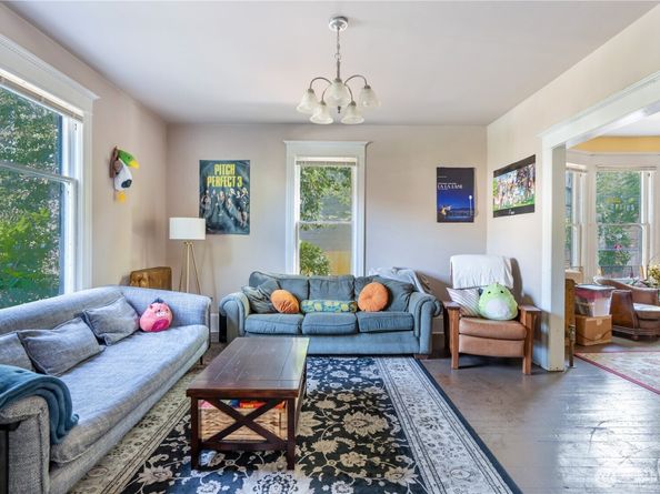 5253 Brooklyn Avenue NE, Seattle WA 98105