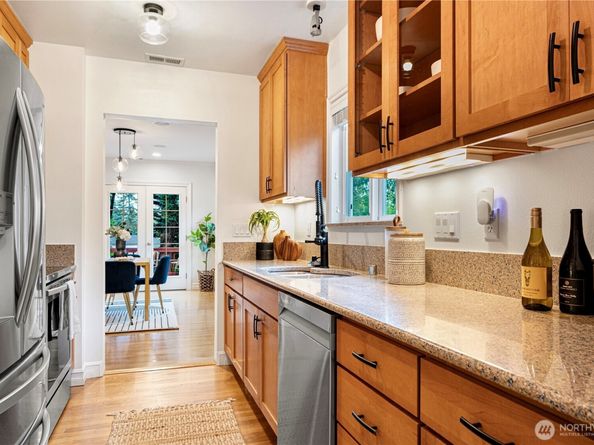1528 NE 97th St, Seattle WA 98115