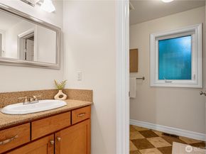 1528 NE 97th St, Seattle WA 98115