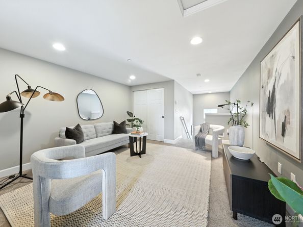 1021 10th Avenue NE, Issaquah WA 98029