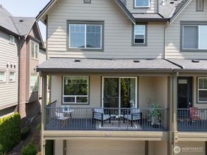 1021 10th Avenue NE, Issaquah WA 98029