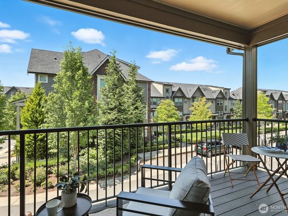 1021 10th Avenue NE, Issaquah WA 98029