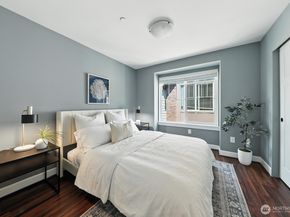 1021 10th Avenue NE, Issaquah WA 98029