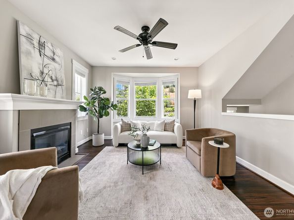 1021 10th Avenue NE, Issaquah WA 98029