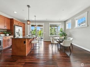 1021 10th Avenue NE, Issaquah WA 98029
