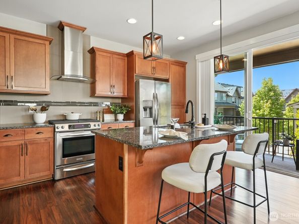 1021 10th Avenue NE, Issaquah WA 98029