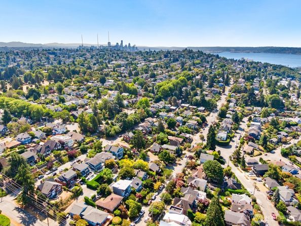 2920 11th Avenue W, Seattle WA 98119