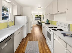 2920 11th Avenue W, Seattle WA 98119