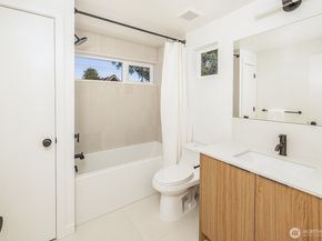 314 NE 59th Street, Seattle WA 98105