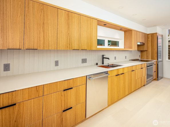314 NE 59th Street, Seattle WA 98105