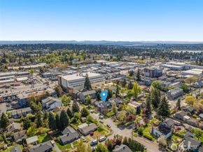 911 N 98th Street B, Seattle WA 98103