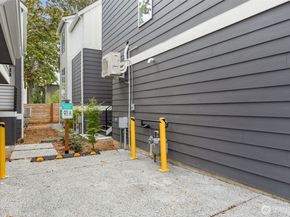 911 N 98th Street B, Seattle WA 98103