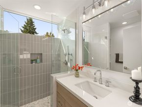 911 N 98th Street B, Seattle WA 98103