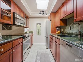 2253 Gilman Drive W 505, Seattle WA 98119