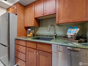 2253 Gilman Drive W 505, Seattle WA 98119