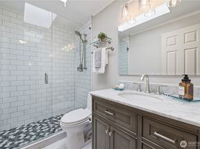 2253 Gilman Drive W 505, Seattle WA 98119
