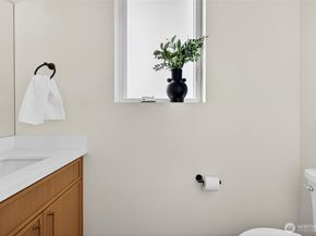 5514 25th Avenue NE B, Seattle WA 98105