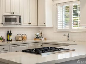 3449 Magnolia Boulevard W, Seattle WA 98199