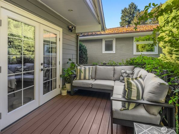 3449 Magnolia Boulevard W, Seattle WA 98199