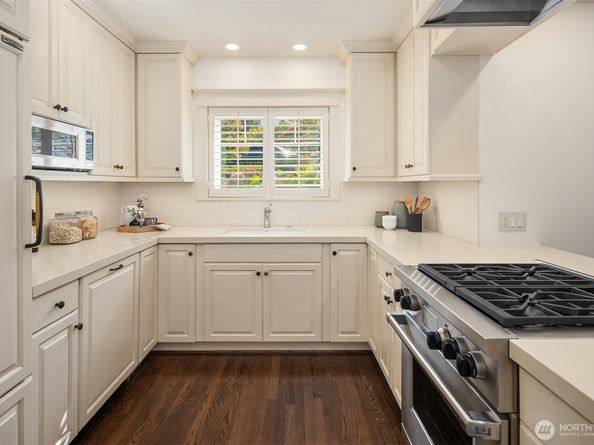 3449 Magnolia Boulevard W, Seattle WA 98199