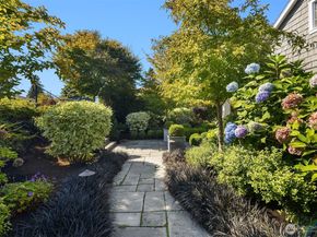 3449 Magnolia Boulevard W, Seattle WA 98199