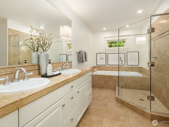 3449 Magnolia Boulevard W, Seattle WA 98199