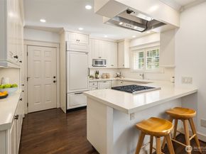 3449 Magnolia Boulevard W, Seattle WA 98199