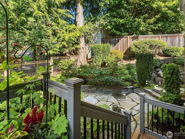 3449 Magnolia Boulevard W, Seattle WA 98199