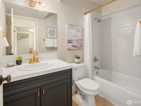 3449 Magnolia Boulevard W, Seattle WA 98199