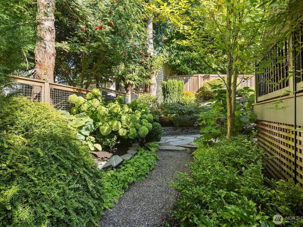 3449 Magnolia Boulevard W, Seattle WA 98199