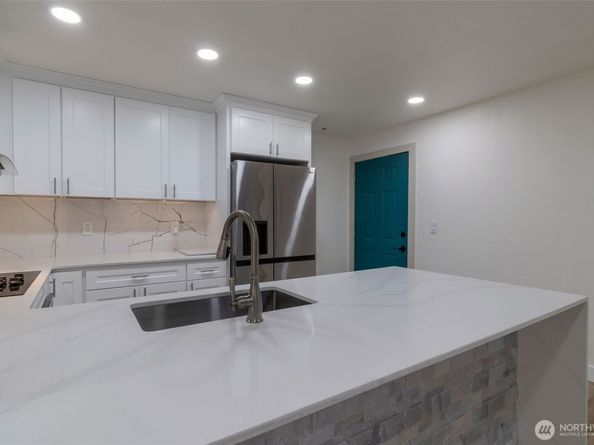 6835 NE 153rd Place C201, Kenmore WA 98028
