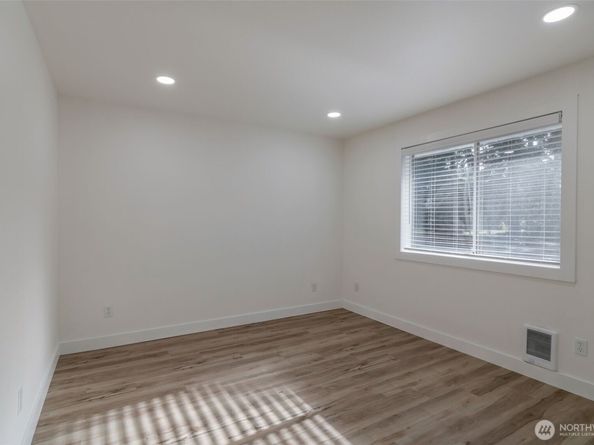 6835 NE 153rd Place C201, Kenmore WA 98028