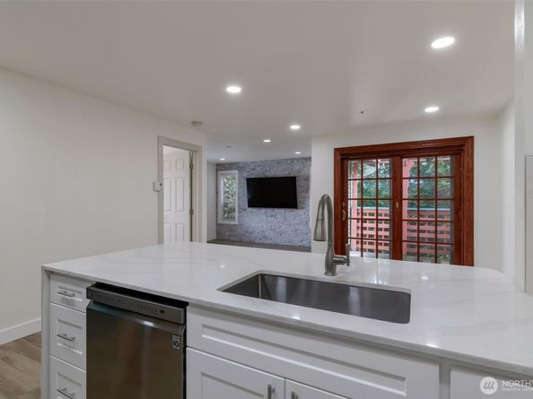6835 NE 153rd Place C201, Kenmore WA 98028