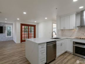 6835 NE 153rd Place C201, Kenmore WA 98028