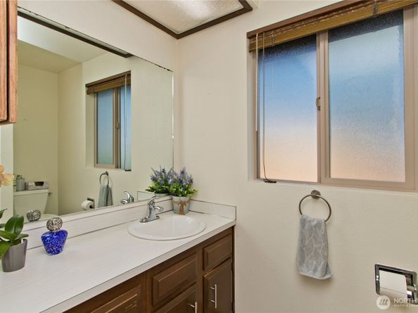 4226 S 247th Court, Kent WA 98032