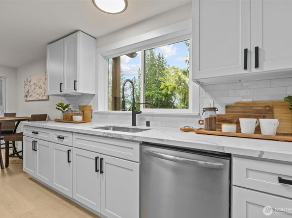 11504 Sand Point Way NE, Seattle WA 98125